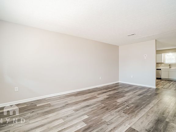 5th image of 1484 Willow View Dr