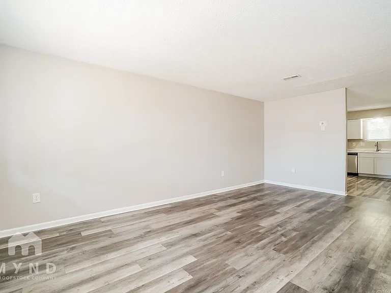1484 Willow View Dr — Photo 5