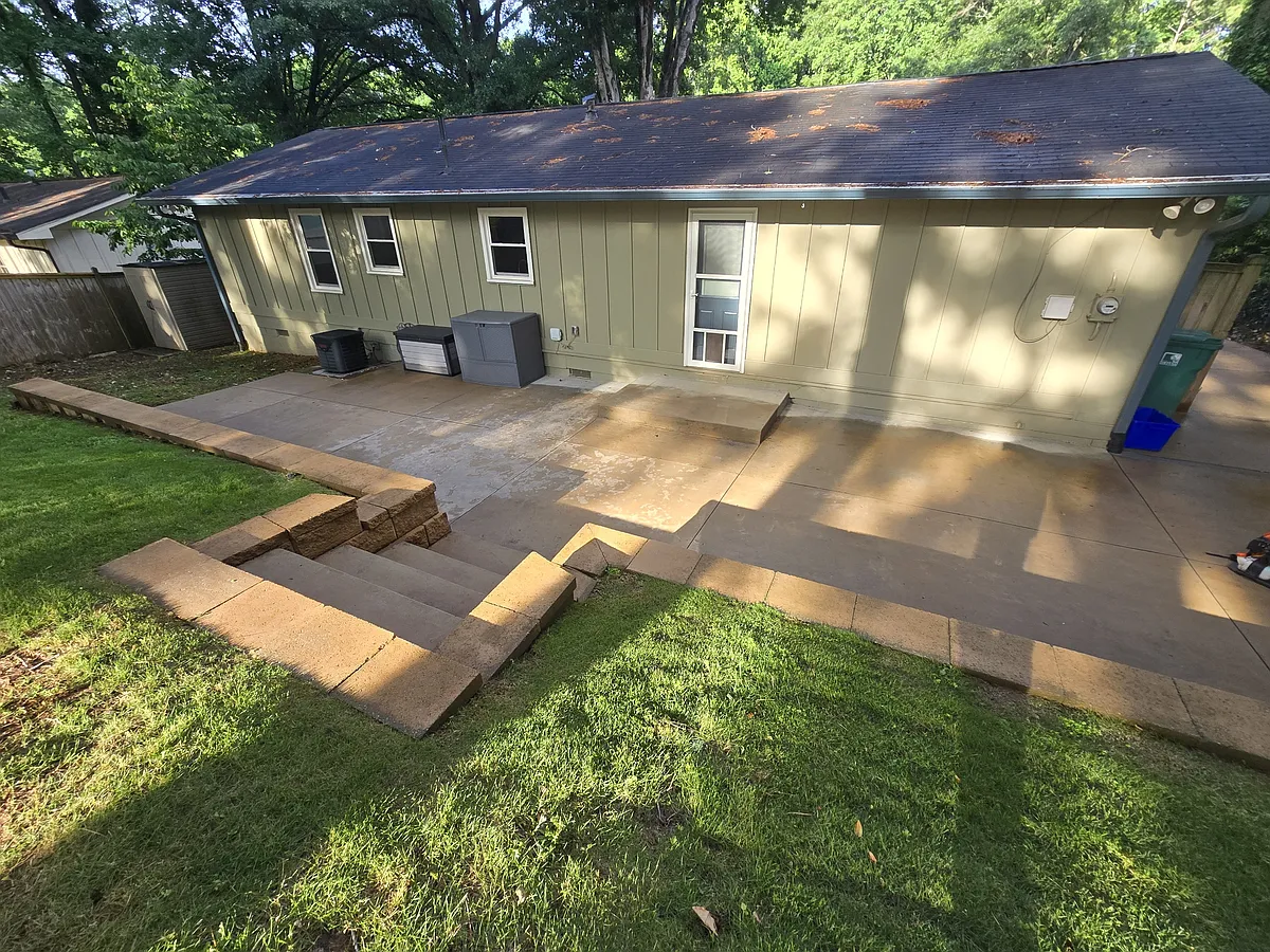 Building Photo - 2560 Rolling View Dr SE