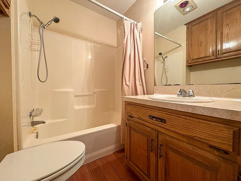 811 S Houston St — Photo 17
