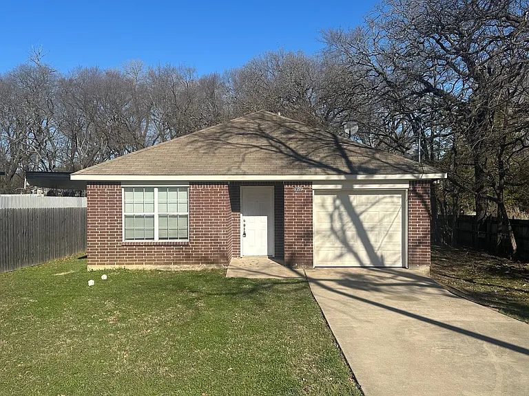 8355 Lake Anna Dr — Photo 1