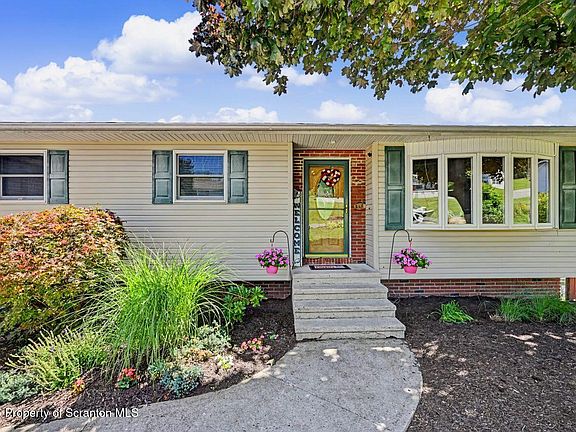 2nd image of 212 Tulip Cir