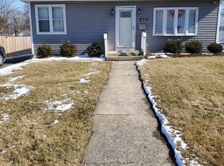 815 N McAree Rd, Waukegan, IL 60085