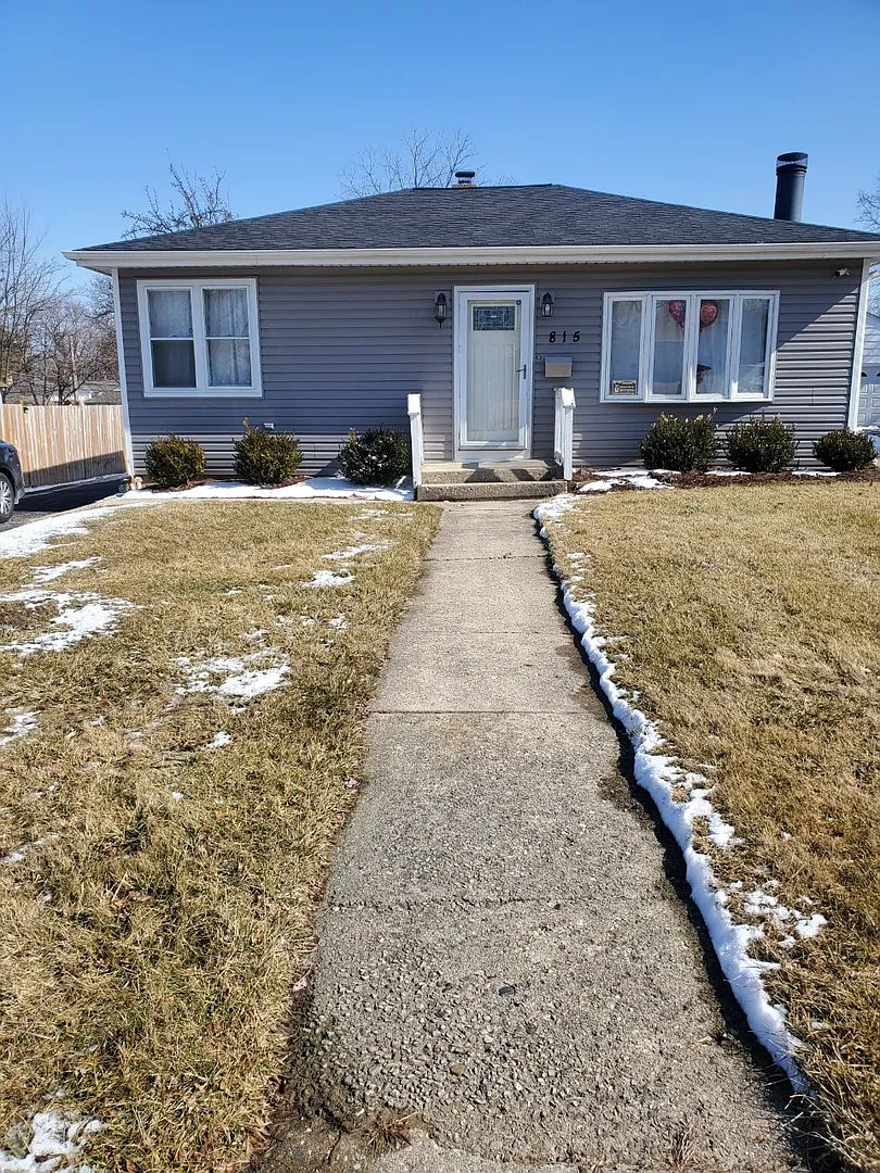 815 N McAree Rd photo 1