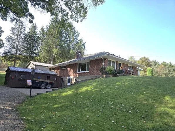 76 Apple Ln, Irvine, PA 16329