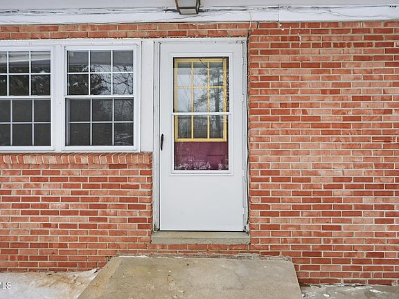 5th image of 9370 Adwell Rd