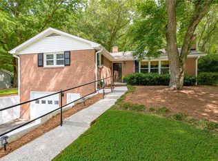 3039 Kinnamon Rd, Winston Salem, NC 27104