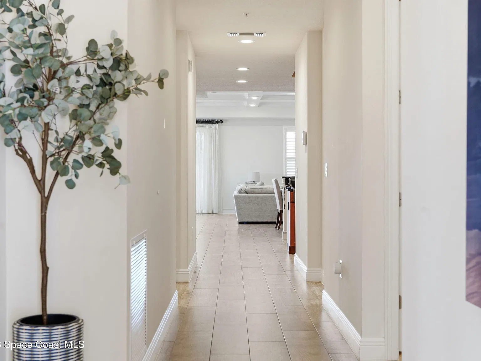 4 bed, 3.0 bath, 2686 sqft, $8,000 — Photo 3