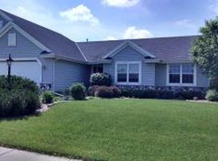 635 Shady Ln, Oconomowoc, WI 53066