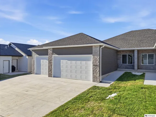 5851 S 95th St, Lincoln, NE 68526