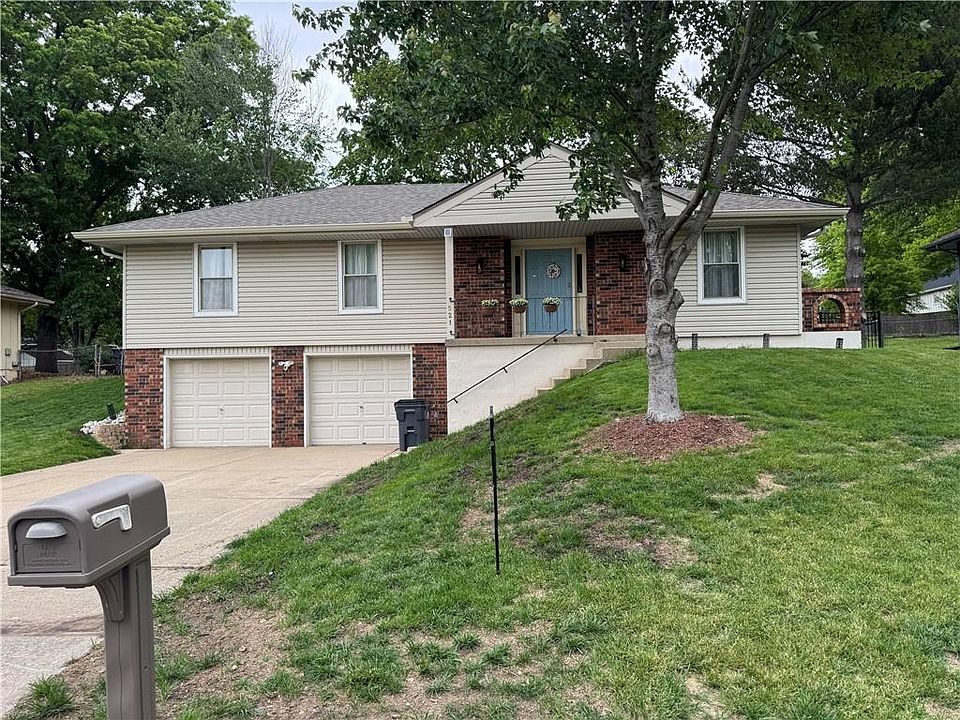 1st image of 521 NW Chateau Dr