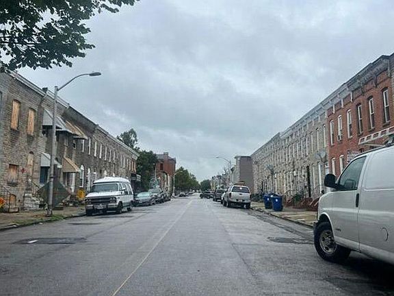 4th image of 311 S Calhoun St