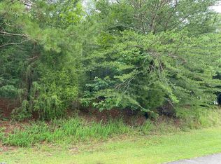 205 W Peninsula Dr, Laurens, SC 29360