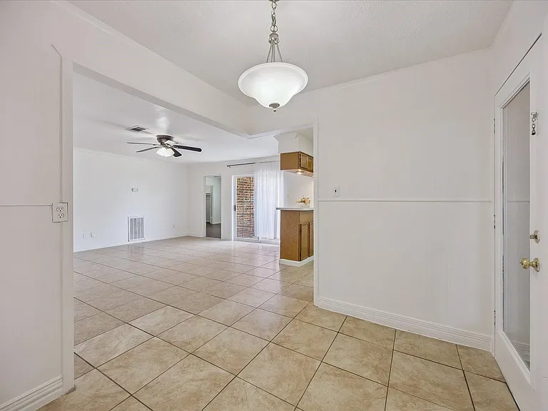 1217 E Brown Ln — Photo 6