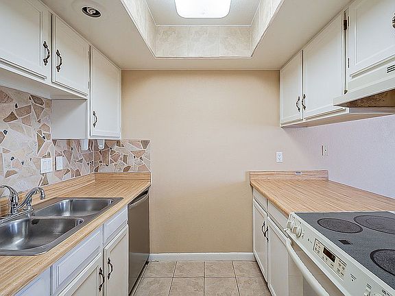 5th image of 2108 W Pontiac Dr
