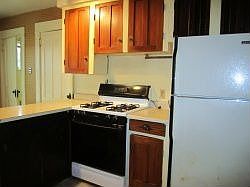 2nd image of 546 E Gansevoort St