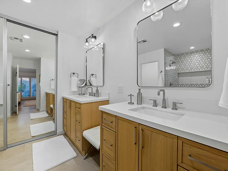 54960 Shoal Crk — Photo 23