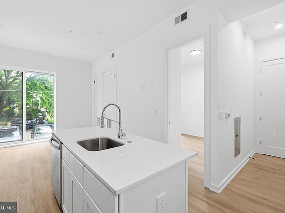 5th image of 710 Kennedy St NW #10