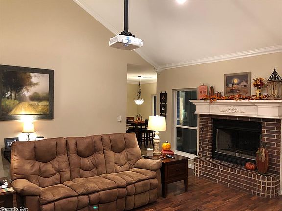 4th image of 38 Landon Ln