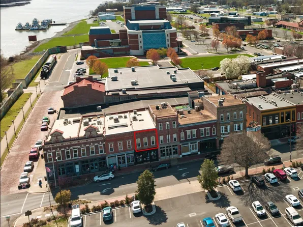 108 Maiden Aly, Paducah, KY 42001