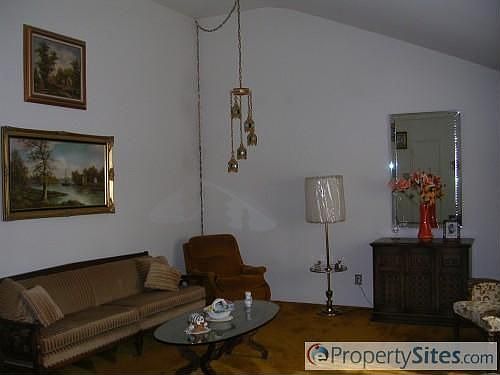 1st image of 37 Ponder Ln
