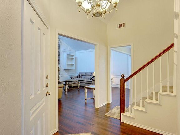 3rd image of 220 Gold Finch Dr