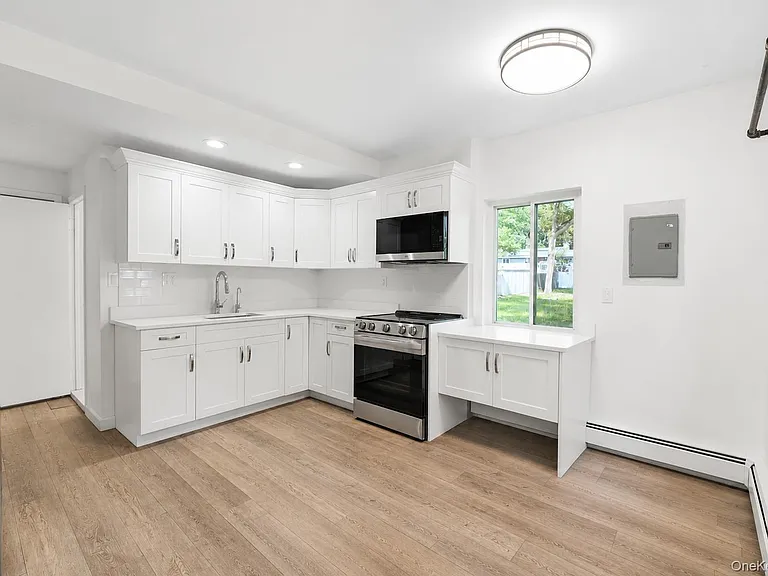 60 Morris Ave — Photo 7