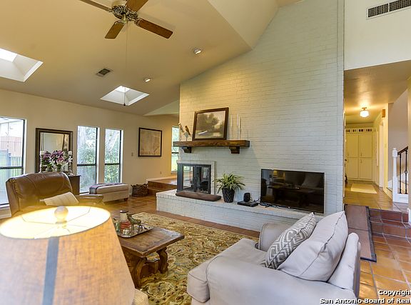 5th image of 415 Marymont Dr