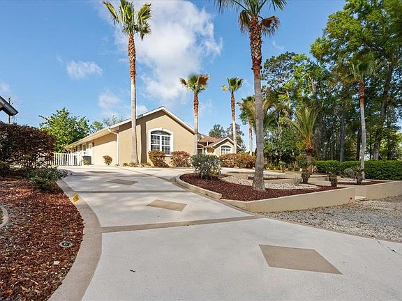 4th image of 196 NW Clubview Cir