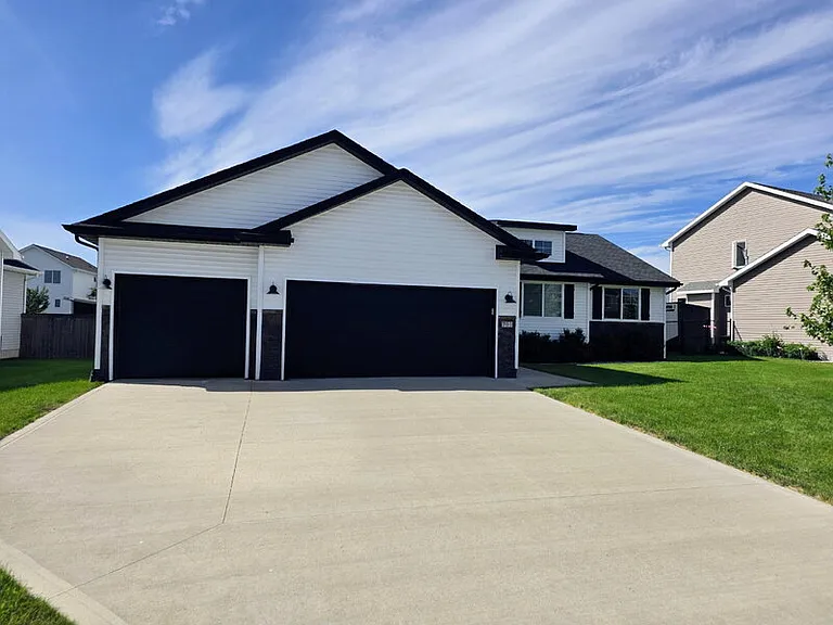 701 Bradford Dr — Photo 1