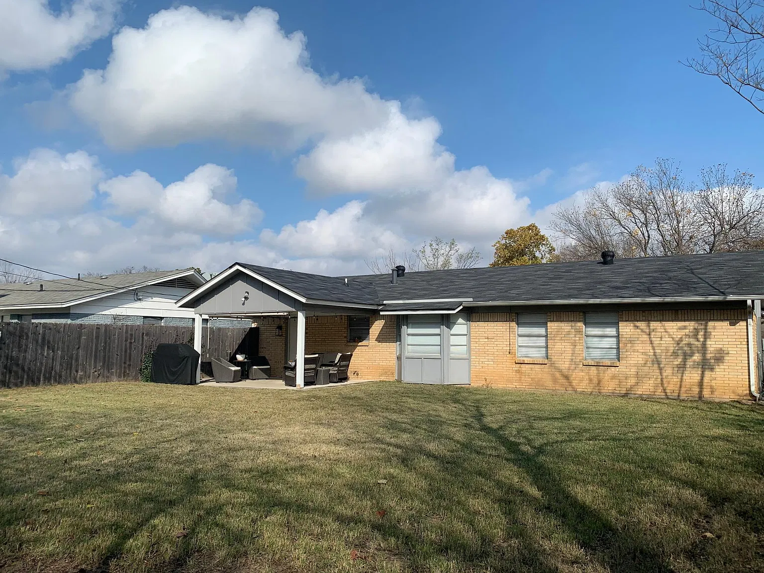 320 Jasmine Ct — Photo 2