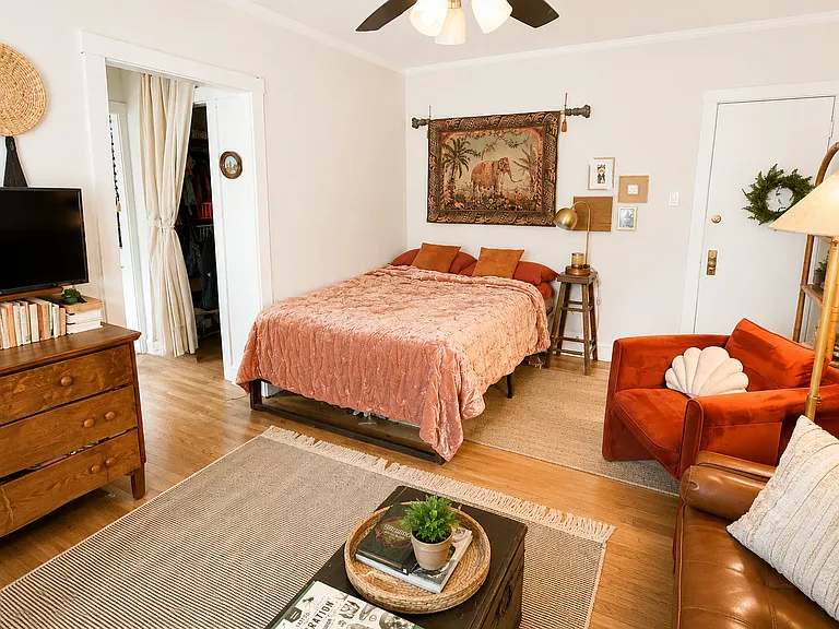 656 W Oakdale Ave #2D — Photo 4