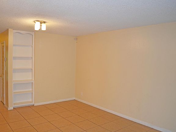 3rd image of 2606 Lemontree Ln #2606