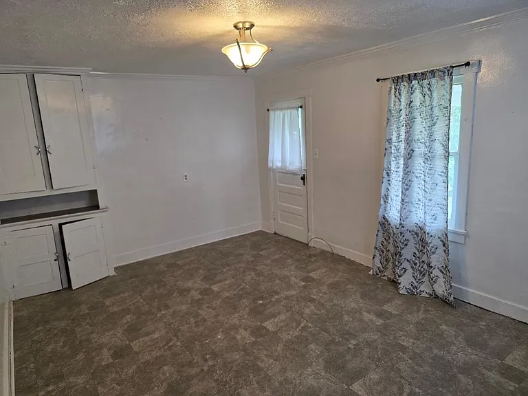 427 Mount Vernon Ave — Photo 4