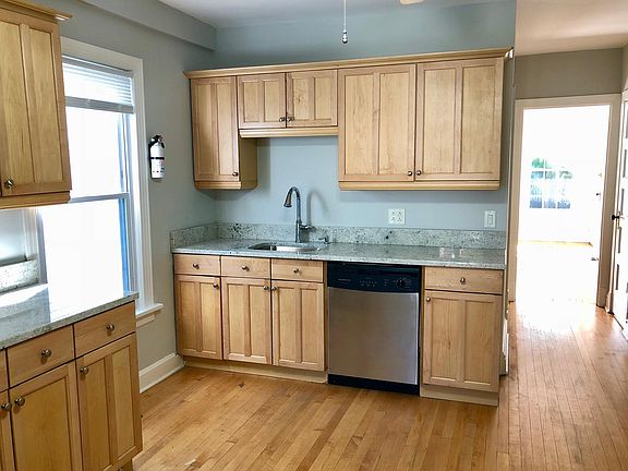 3rd image of 3303 N Oakley Ave #1