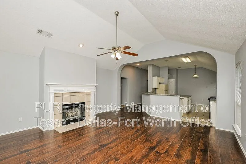 3 bed, 2.0 bath, 2148 sqft, $2,300 — Photo 2