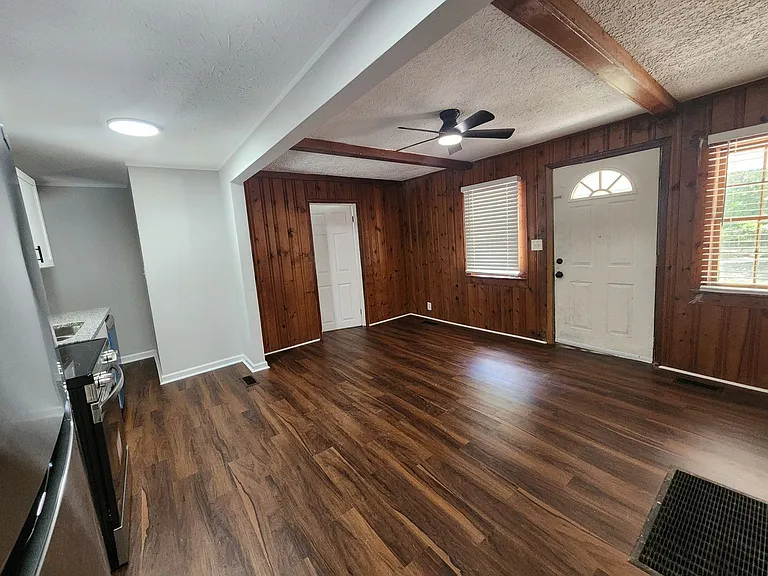 4118 Fairview Dr — Photo 4