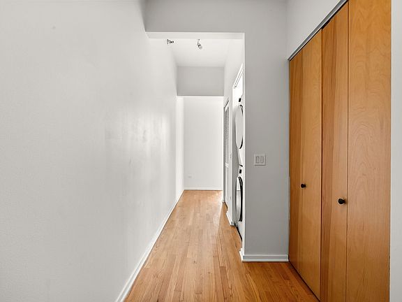 4th image of 1201 W Adams St APT 801