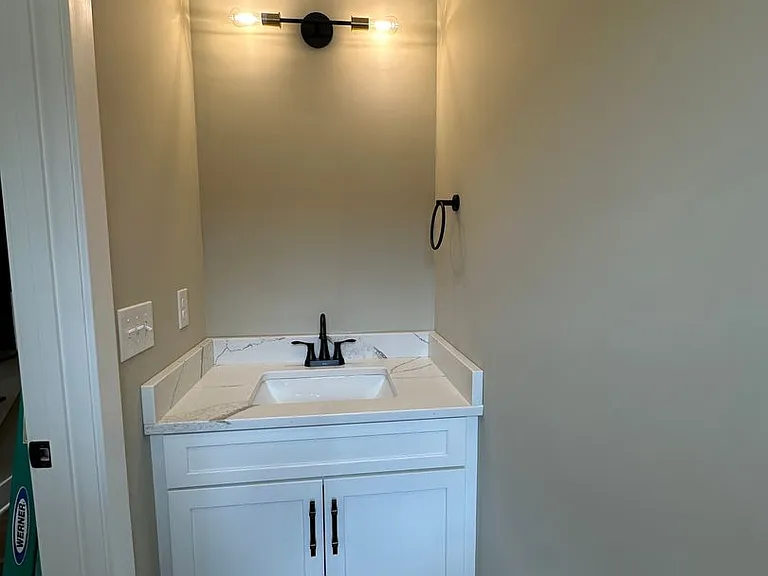 71 Luke Ct — Photo 2