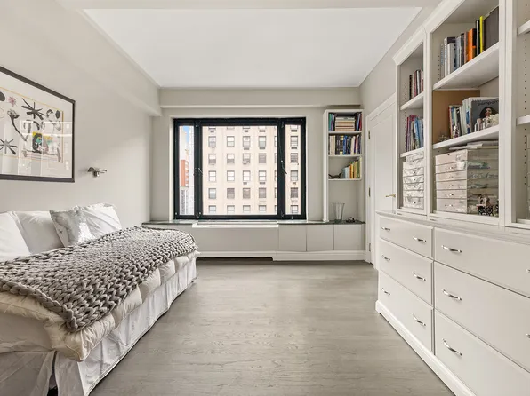 1045 Park Avenue image 17 of 18