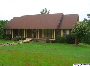 1075 Hillcrest Rd NW, Arab, AL 35016