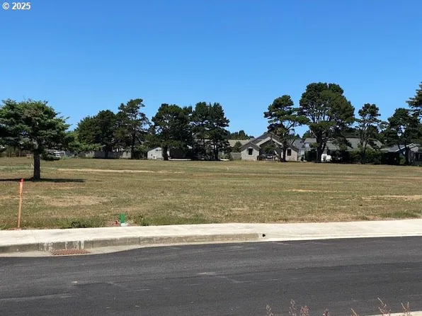 Shearwater Cir #1, Bandon, OR 97411