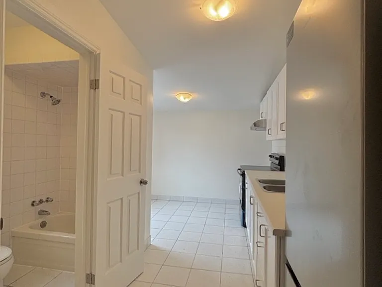 93 Barton St E #3 — Photo 3