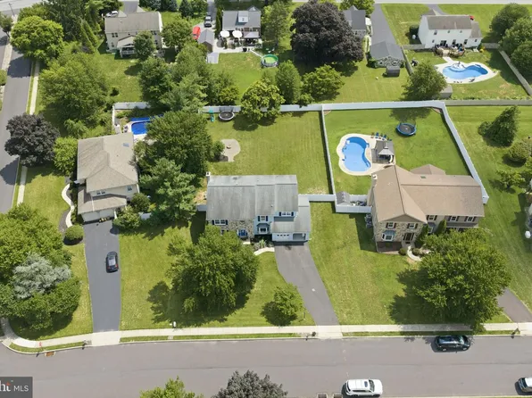 103 Valley View Cir, Phoenixville, PA 19460