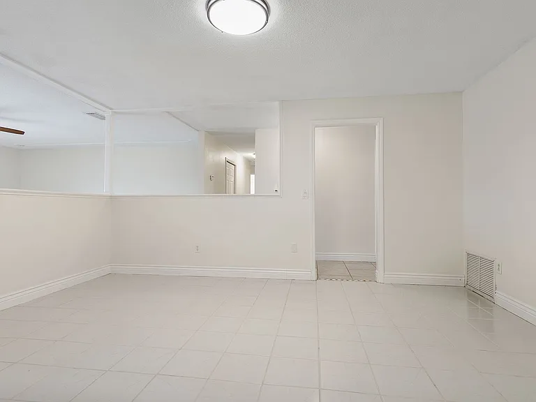 403 Bridgetown Ct — Photo 21