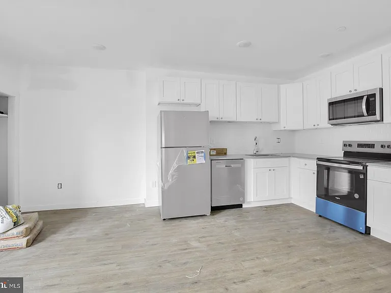 7037 Ridge Ave #1B — Photo 1