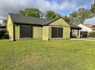 2801 Berry Ave, Groves, TX 77619