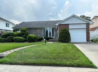 707 Benris Ave, Franklin Square, NY 11010