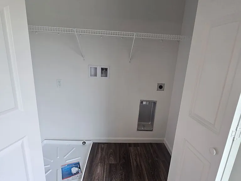 6 Meredith Way — Photo 7