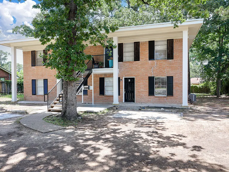 1604 N Roberson St #B — Photo 2